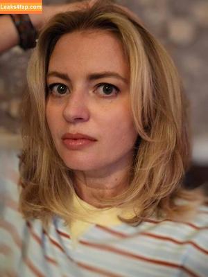 Elyse Willems photo #0276