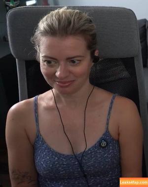 Elyse Willems photo #0280