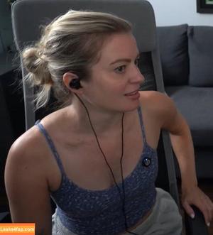 Elyse Willems photo #0282