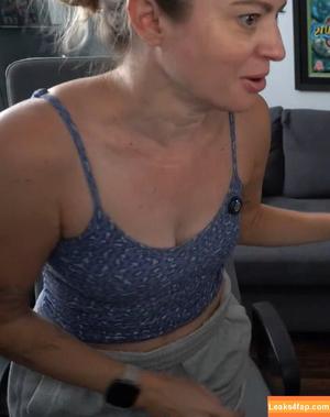 Elyse Willems photo #0283