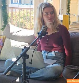 Elyse Willems photo #0287