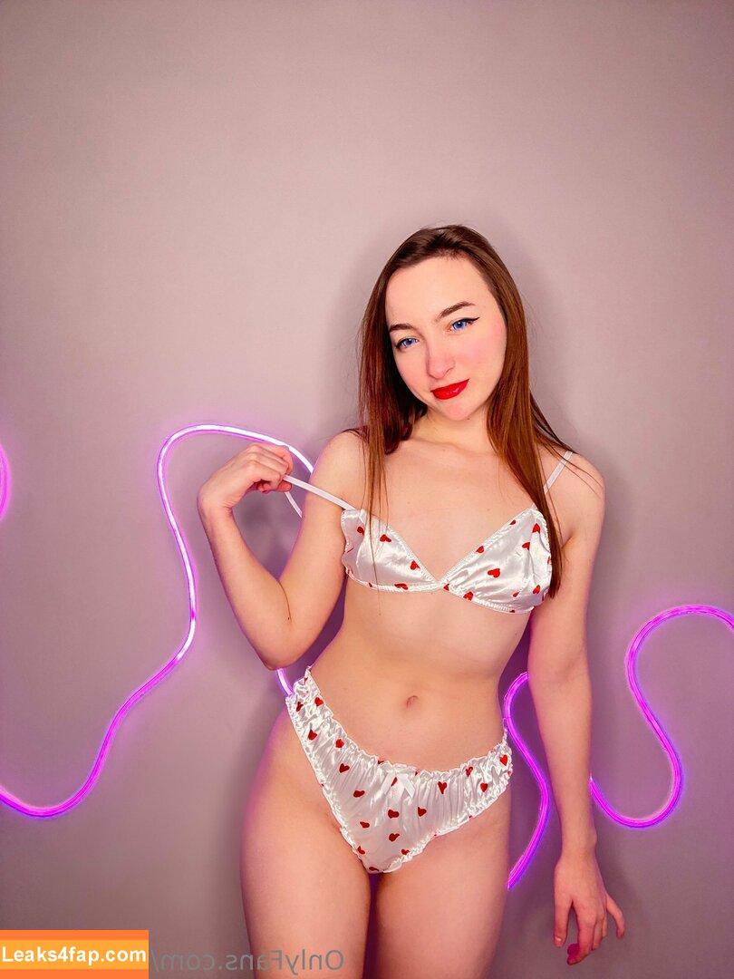 Ember Hall / ember_hall / emberhazehall leaked photo photo #0039