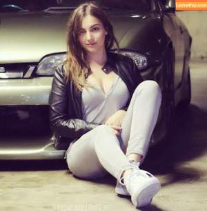 Emelia Hartford photo #0025