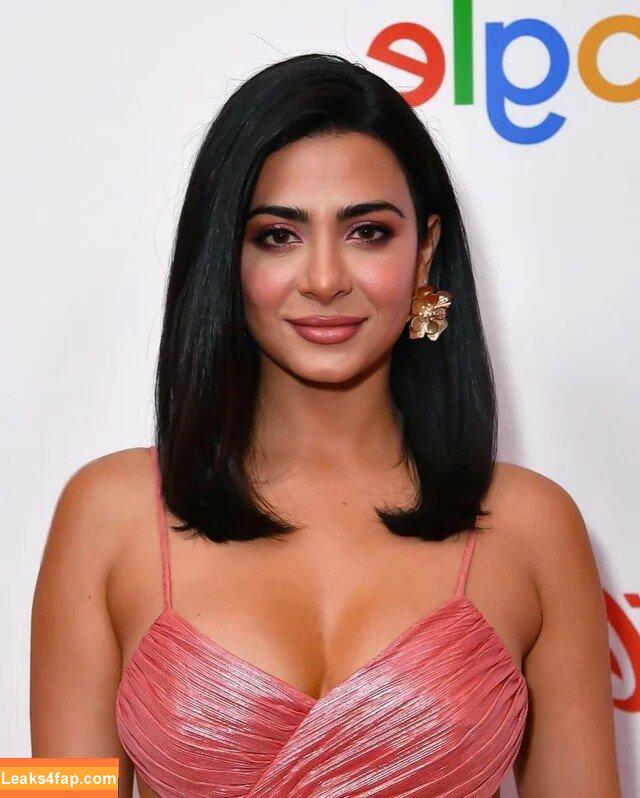 Emeraude Toubia / EmeraudeToubia / emeraude leaked photo photo #0023