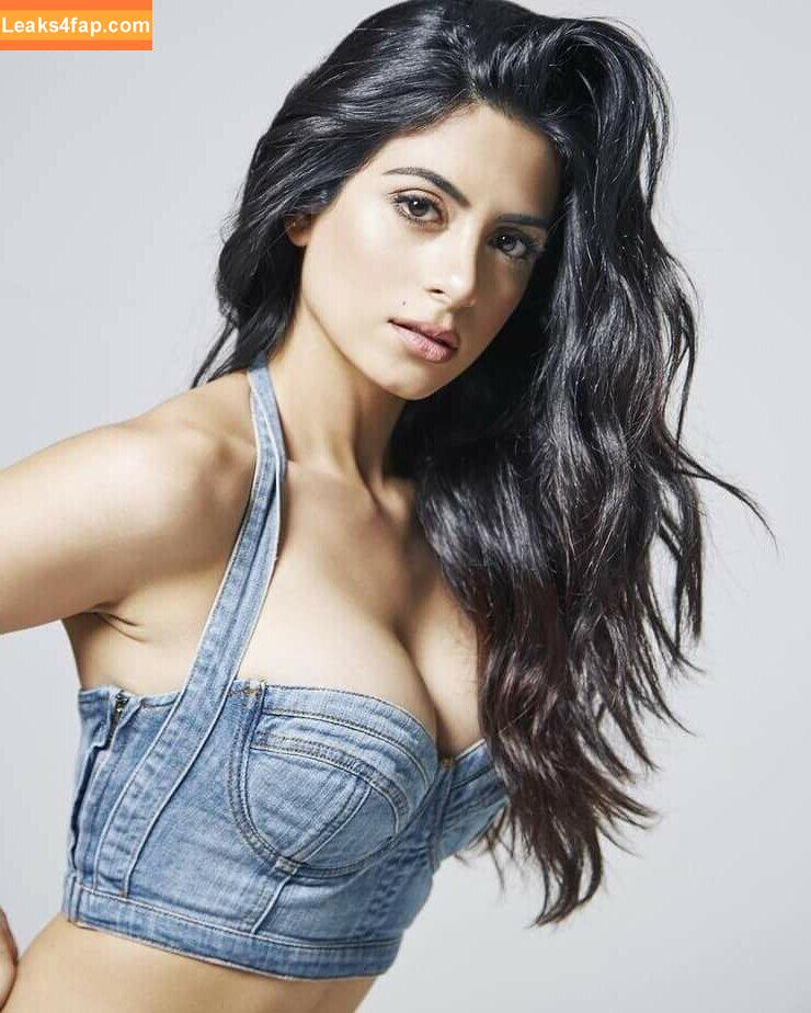 Emeraude Toubia / EmeraudeToubia / emeraude leaked photo photo #0137