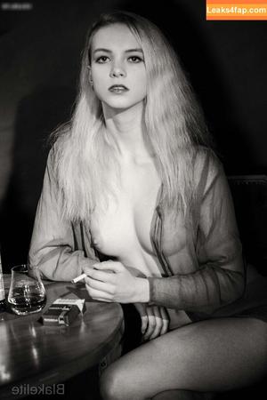 Emi Im Wunderland фото #0141