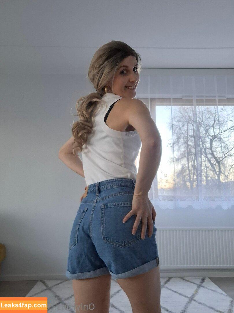 emi_lila / emilia leaked photo photo #0007