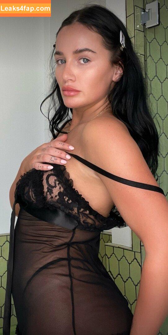 Emiemilykernsx / emilykernsx / itsemilyarnett leaked photo photo #0040