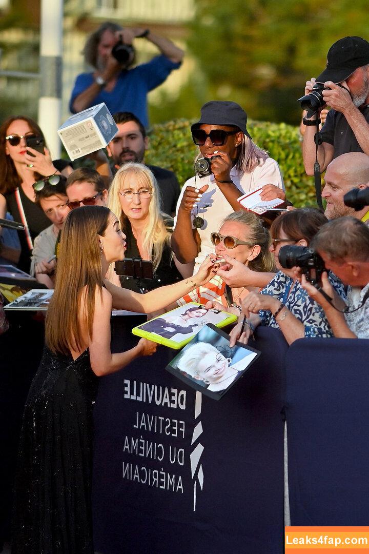 Emilia Clarke / clarkeyxo / emilia_clarke / emiliaclarke leaked photo photo #0228