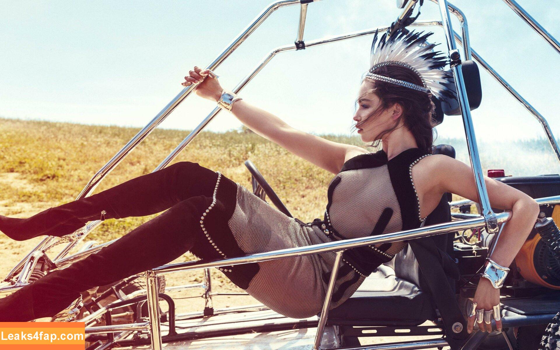 Emilia Clarke / clarkeyxo / emilia_clarke / emiliaclarke leaked photo photo #0372