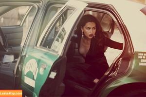 Emilia Clarke photo #0027