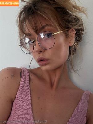 emiliaxbraun photo #0023