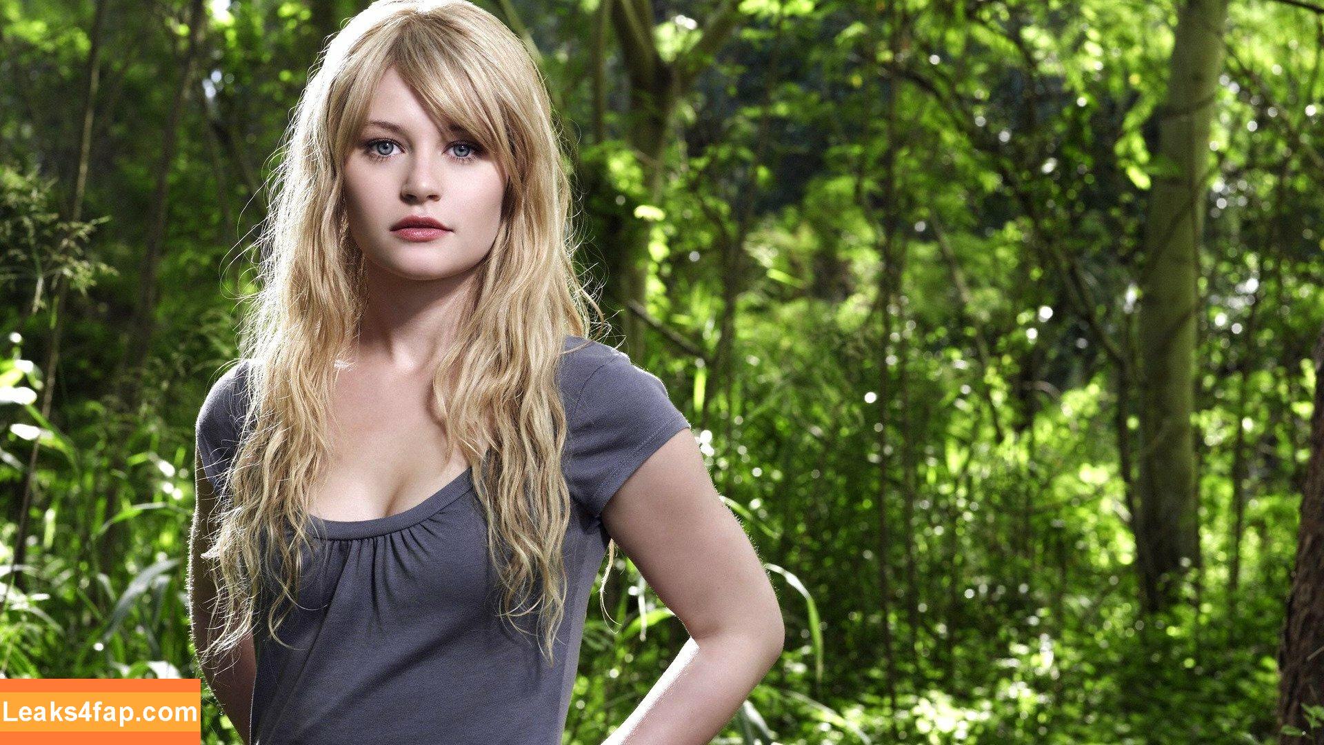 Emilie De Ravin / Claire from LOST / emiliede_ravin leaked photo photo #0027