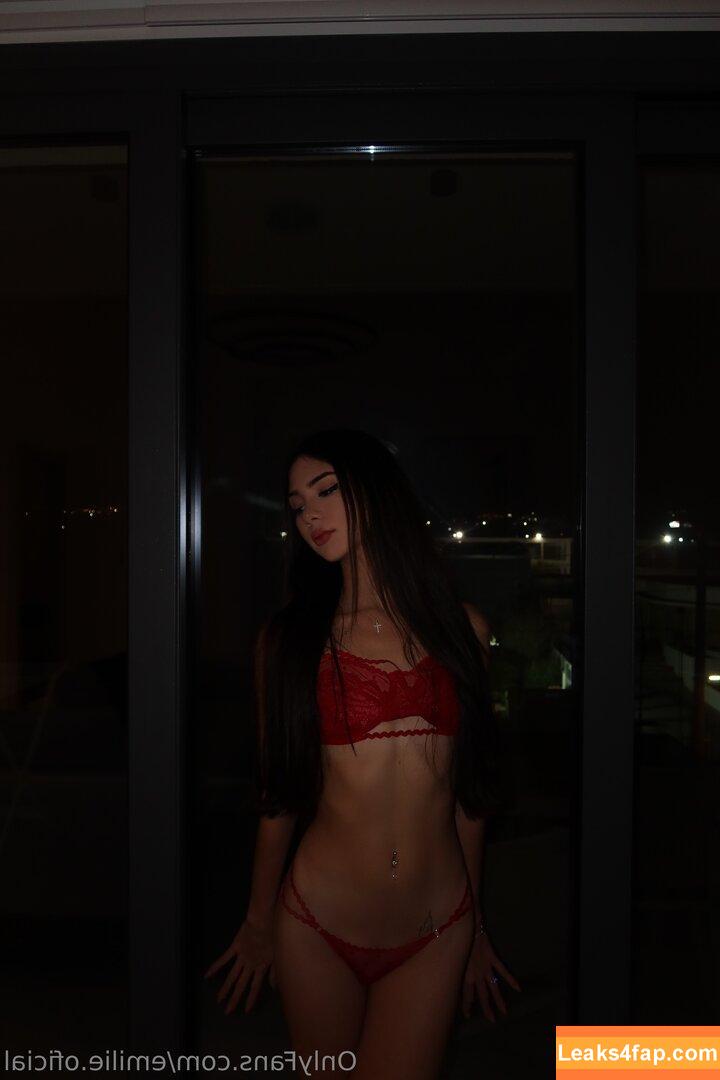 emilie.oficial / emilie.es leaked photo photo #0003