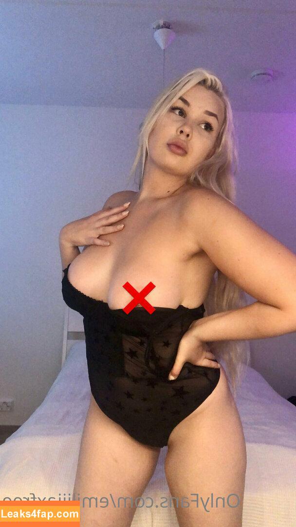 emiliiiaxfree / missrn13 leaked photo photo #0018