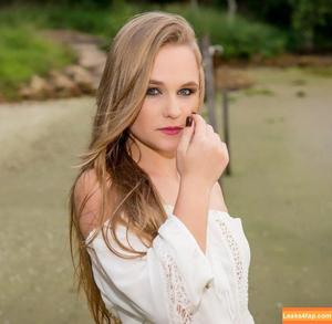 Emilly Schellmann photo #0093
