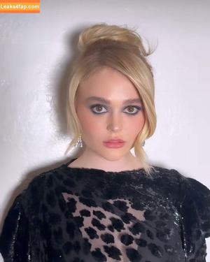 Emily Alyn Lind фото #0078