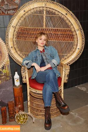 Emily Alyn Lind photo #0123