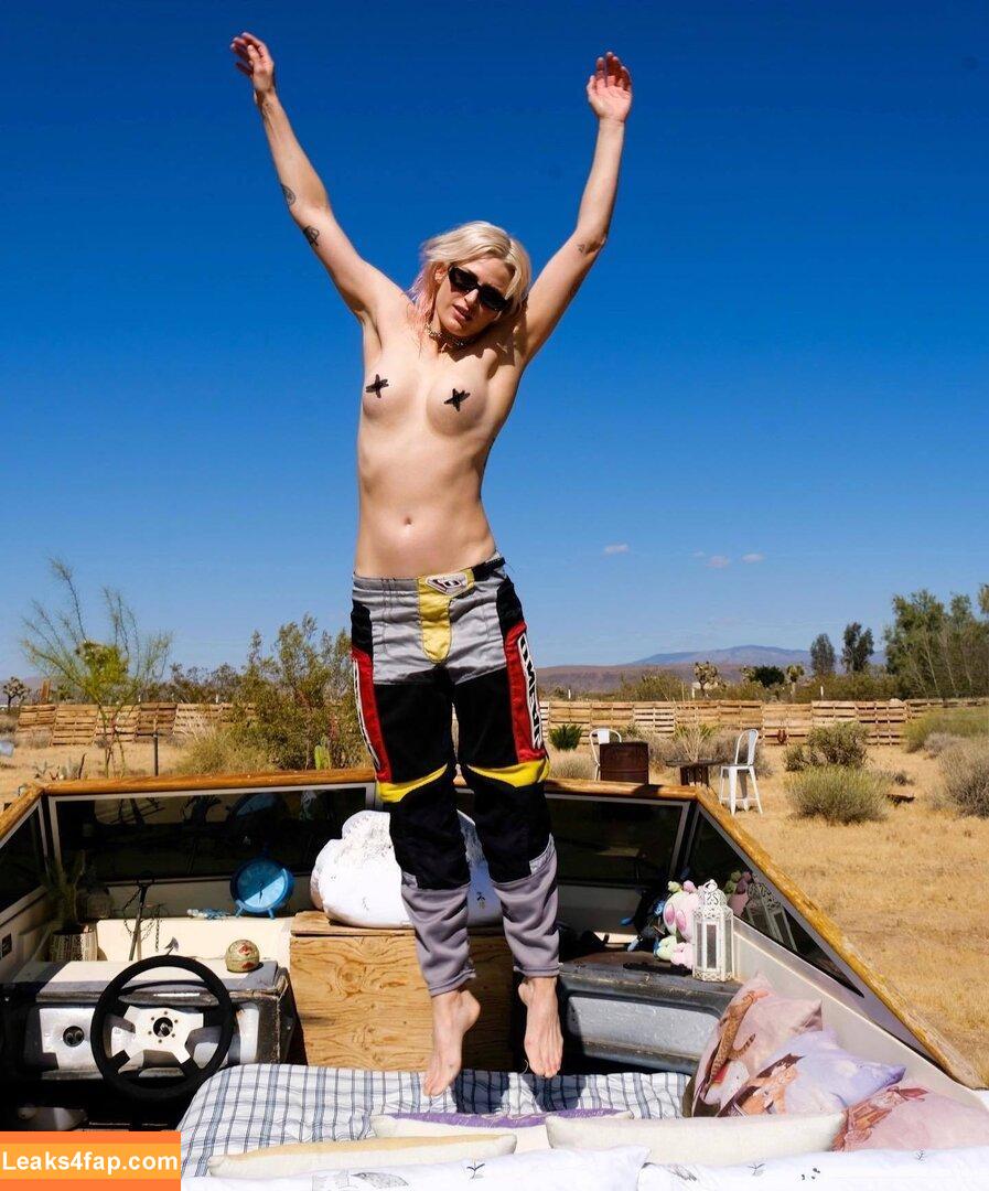 Emily Armstrong / emilyarmstrong leaked photo photo #0043