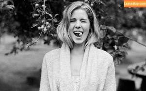 Emily Bett Rickards фото #0017