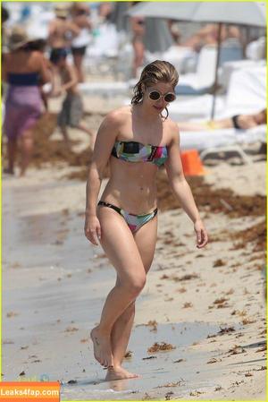 Emily Bett Rickards фото #0057