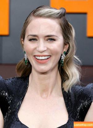 Emily Blunt photo #0085