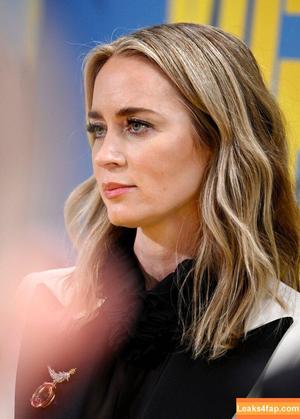 Emily Blunt photo #0388