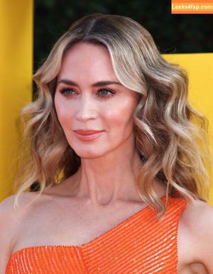 Emily Blunt photo #0433