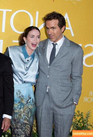 Emily Blunt photo #0675