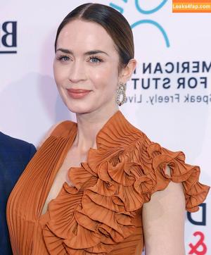 Emily Blunt фото #0686