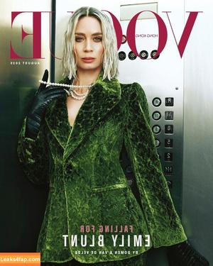 Emily Blunt фото #0697
