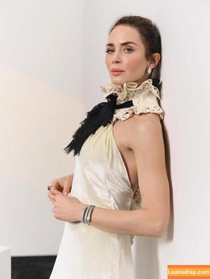 Emily Blunt photo #0702