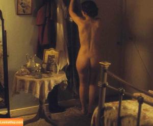 Emily Browning photo #0057