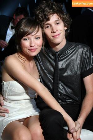 Emily Browning photo #0062