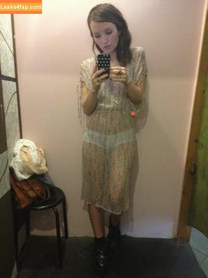 Emily Browning photo #0079