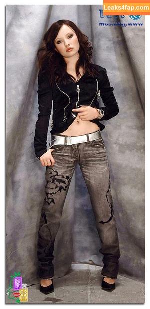 Emily Browning photo #0080