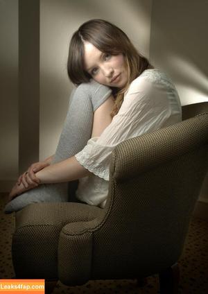 Emily Browning photo #0116