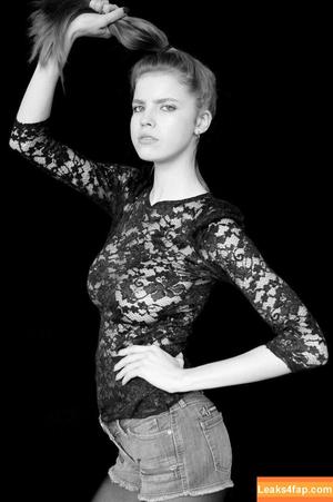 Emily Deyt-Aysage photo #0094