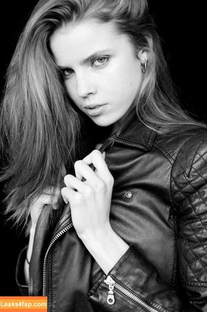 Emily Deyt-Aysage photo #0108