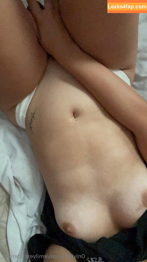 emily_escudero02 / emilyescudero0 / emilyescudero02 / tatianaescudero leaked photo photo #0055
