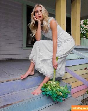 Emily Kimball photo #0011