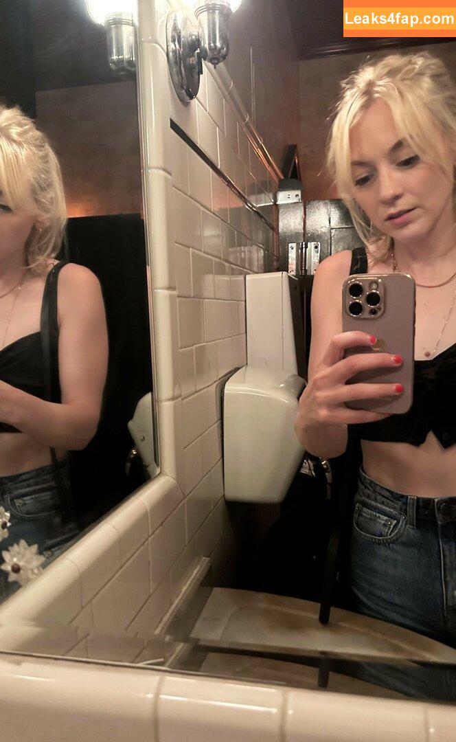 Emily Kinney / emmykinney / https: слитое фото фото #0127