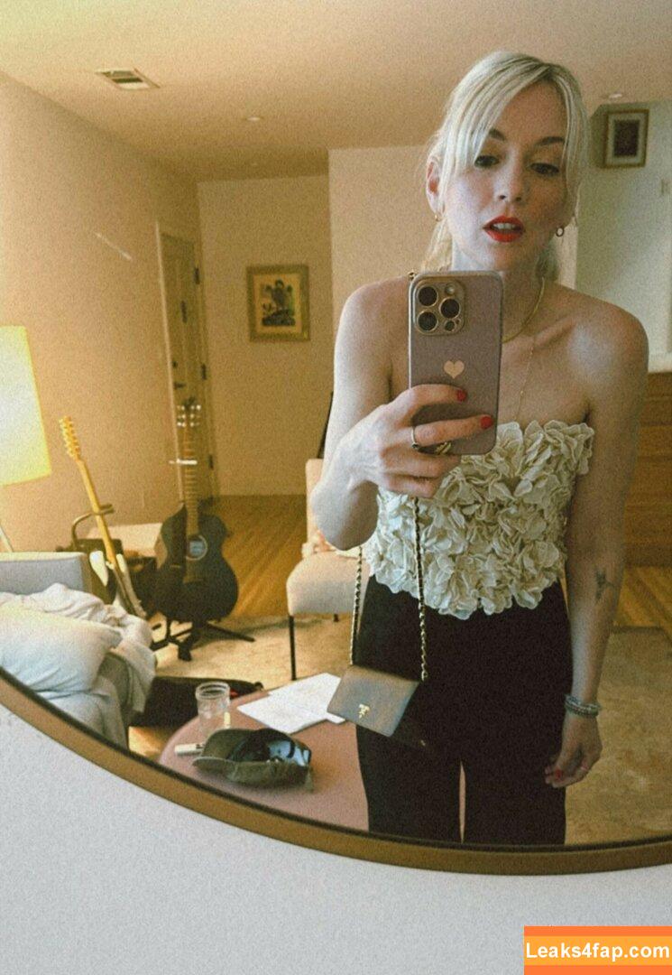 Emily Kinney / emmykinney / https: слитое фото фото #0156