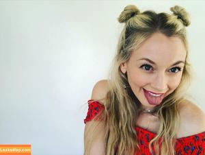 Emily Kinney photo #0009