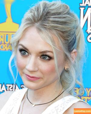 Emily Kinney photo #0052