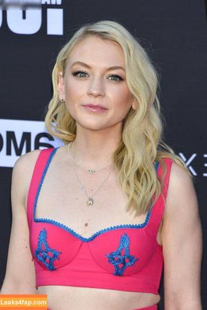 Emily Kinney фото #0071