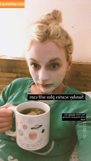 Emily Kinney photo #0140