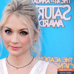 Emily Kinney photo #0160