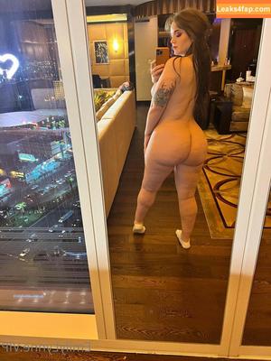 Emily Lynne photo #0331