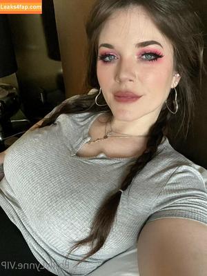 Emily Lynne photo #0332